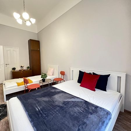 Baross Apartment With Convenience And Style Budapest Exteriör bild